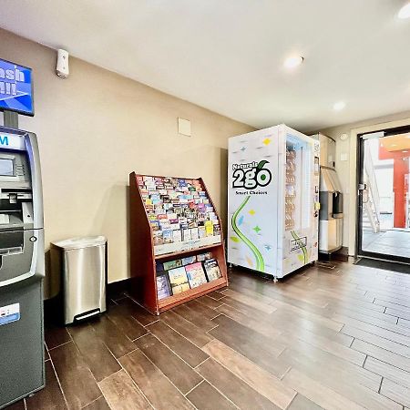 Days Inn & Suites By Wyndham Arlington Near Six Flags Екстериор снимка