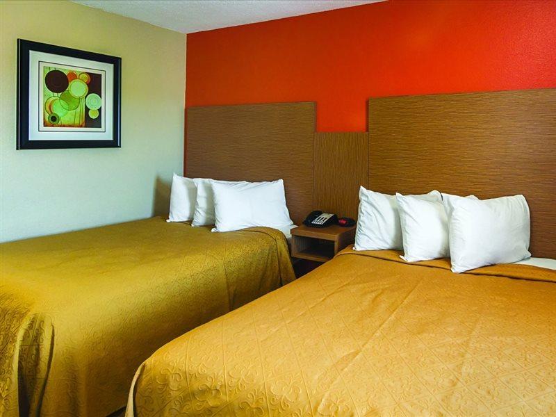Days Inn & Suites By Wyndham Arlington Near Six Flags Екстериор снимка