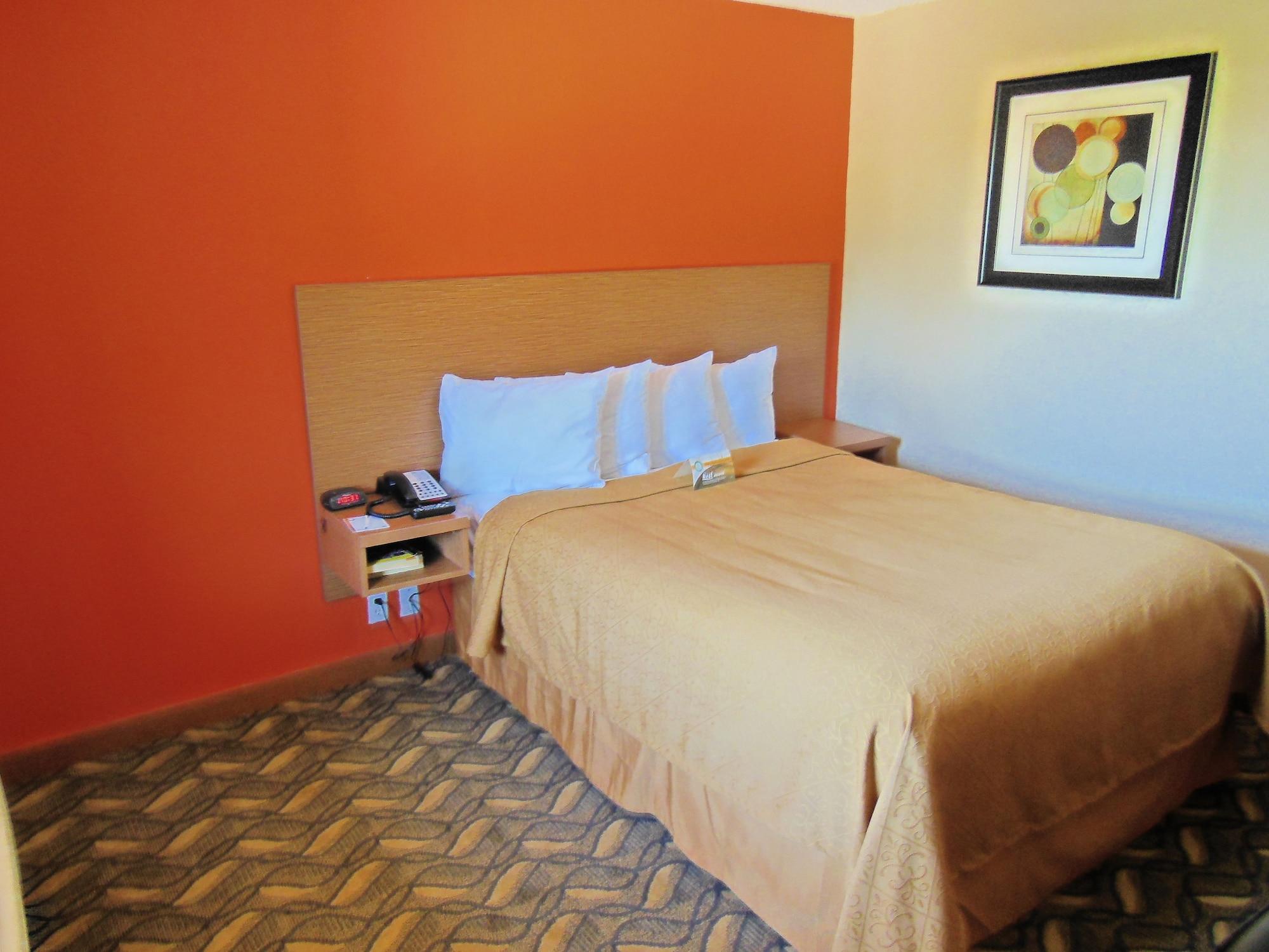 Days Inn & Suites By Wyndham Arlington Near Six Flags Екстериор снимка