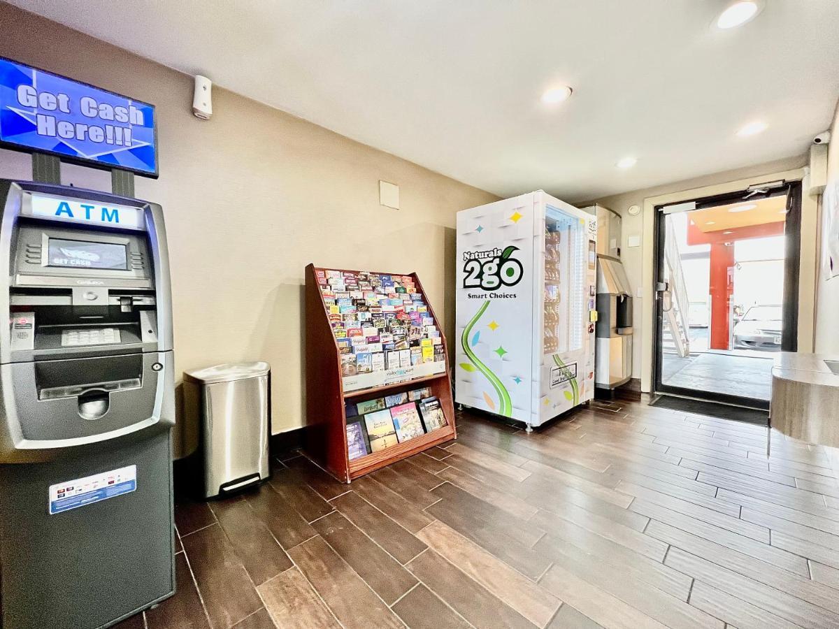 Days Inn & Suites By Wyndham Arlington Near Six Flags Екстериор снимка