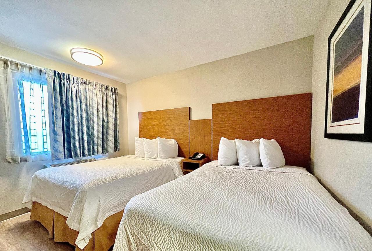 Days Inn & Suites By Wyndham Arlington Near Six Flags Екстериор снимка