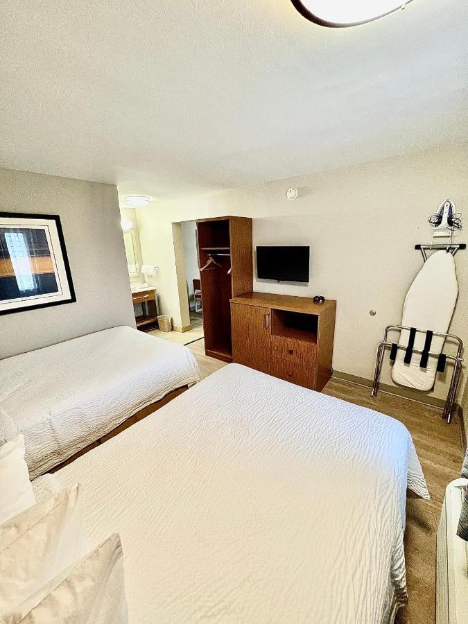 Days Inn & Suites By Wyndham Arlington Near Six Flags Екстериор снимка