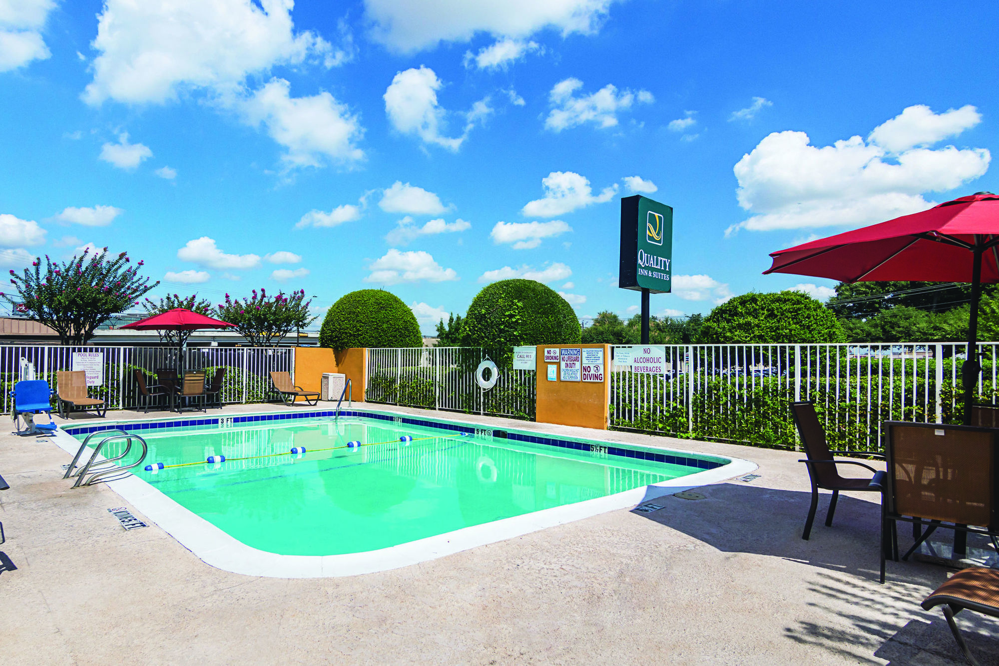 Days Inn & Suites By Wyndham Arlington Near Six Flags Съоръжения снимка