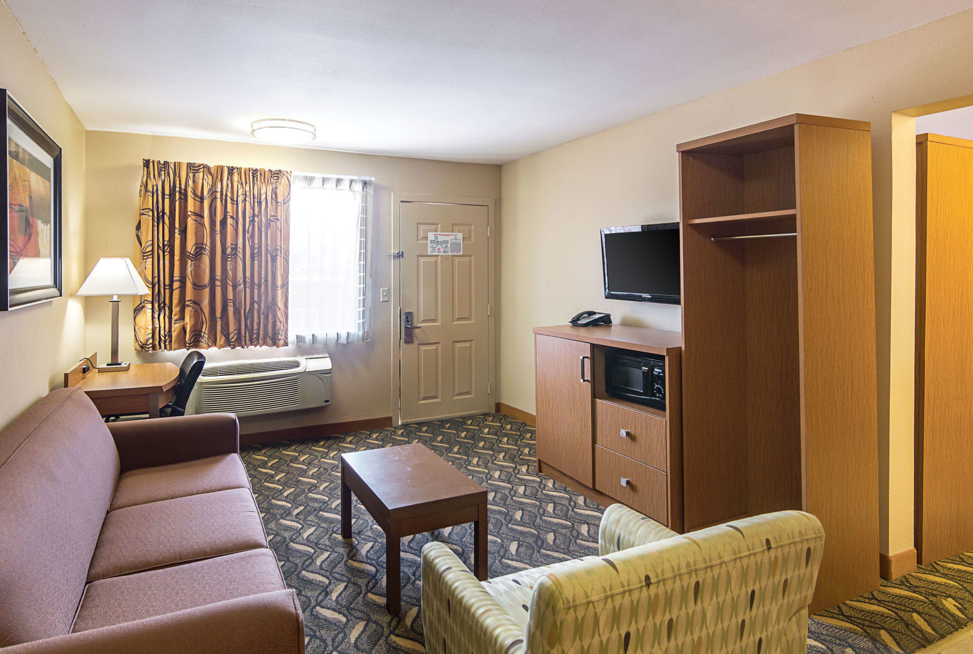 Days Inn & Suites By Wyndham Arlington Near Six Flags Стая снимка